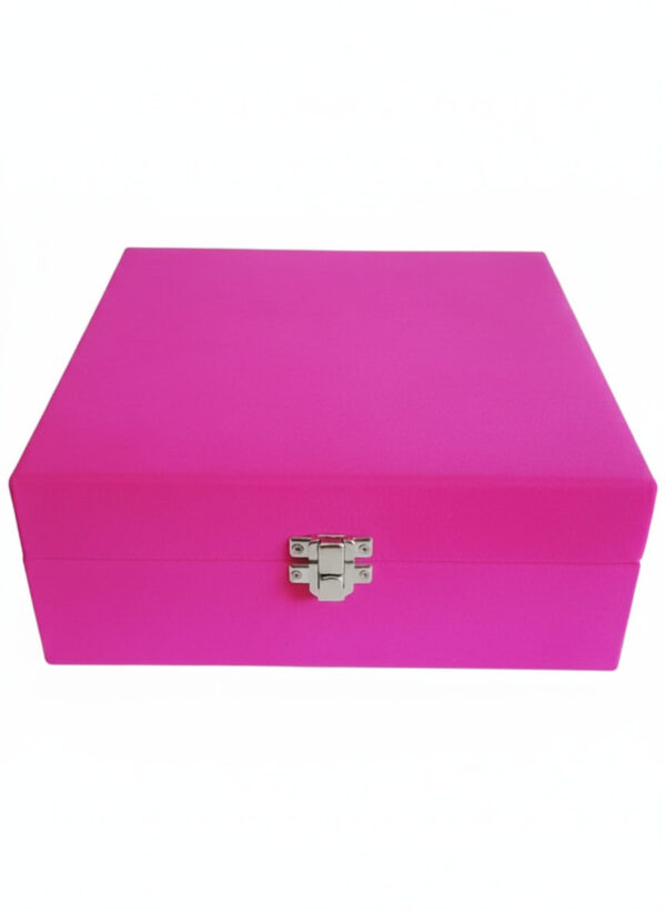 felt lined box closed