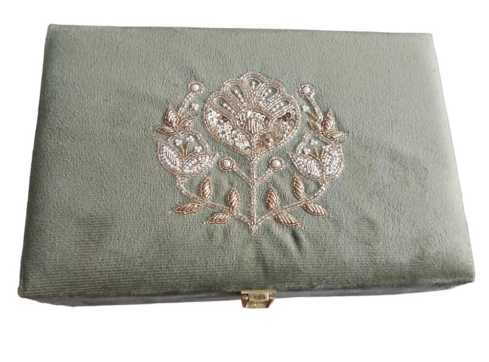 Premium and Luxurious Velvet Fabric Lined Box - Image 2