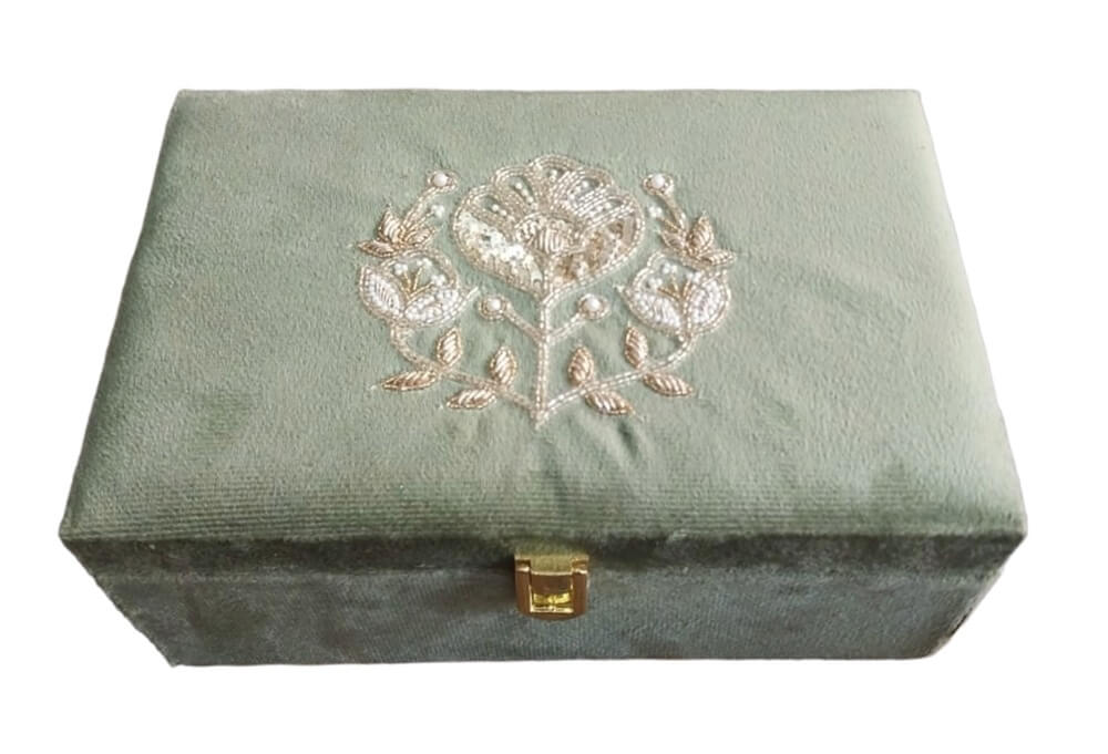 Premium velvet lined wooden box (1)
